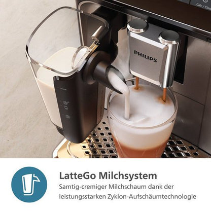 Weiß-Schwarz Kaffeevollautomat EP3343/50 3300 Series , 6 Getränke heiß oder eisgekühlt LatteGo-Milchsystem, SilentBrew Technologie